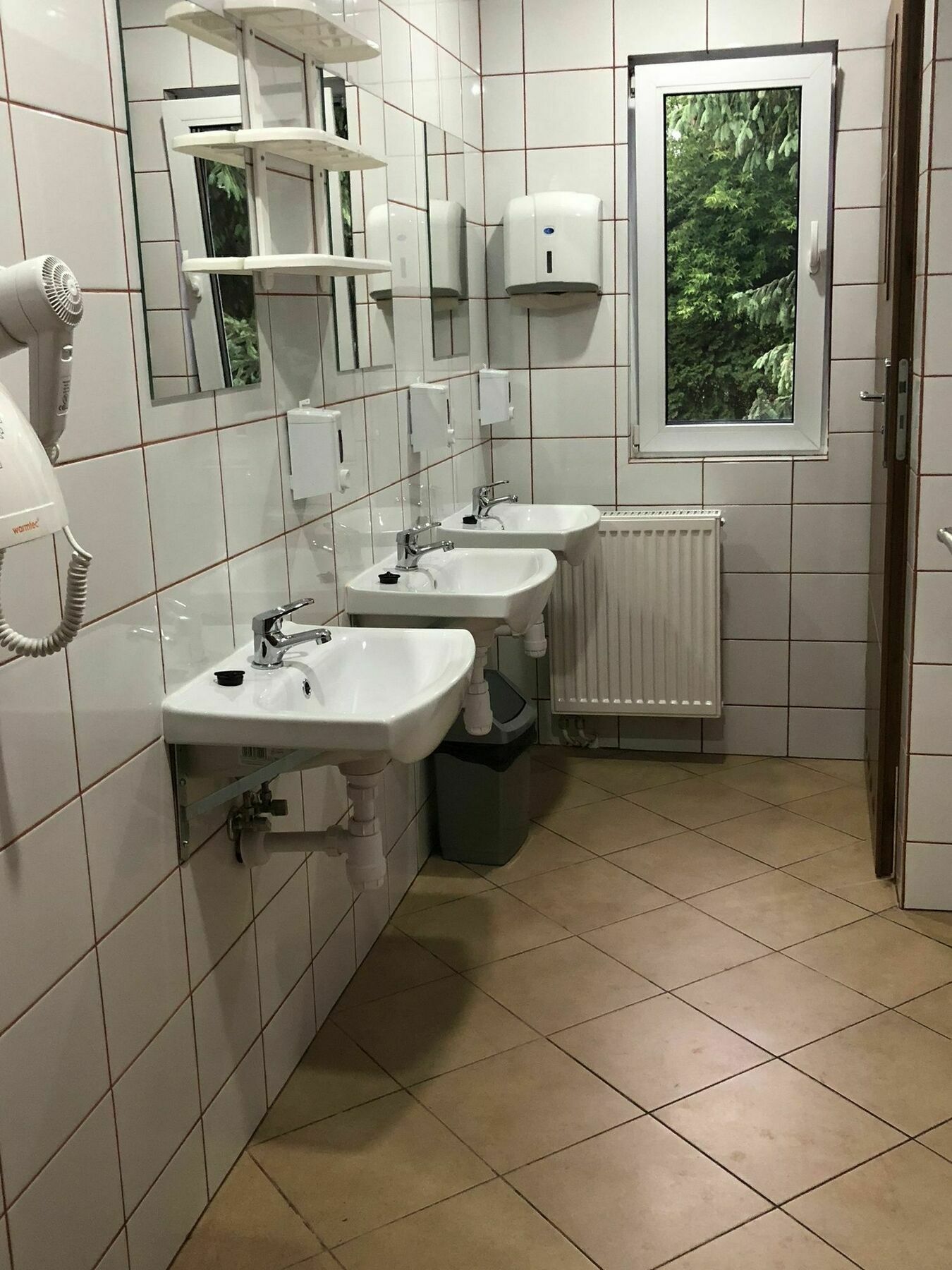 Luxhostel24 Warschau Buitenkant foto
